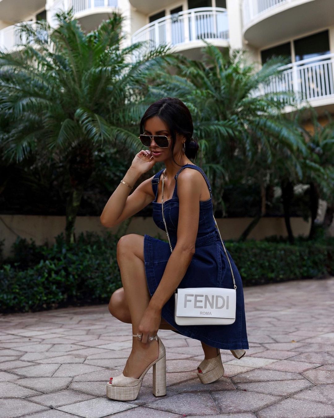 С чем носить синий и темно-синий летом: 13 модных идей, которые стоит взять на заметку
