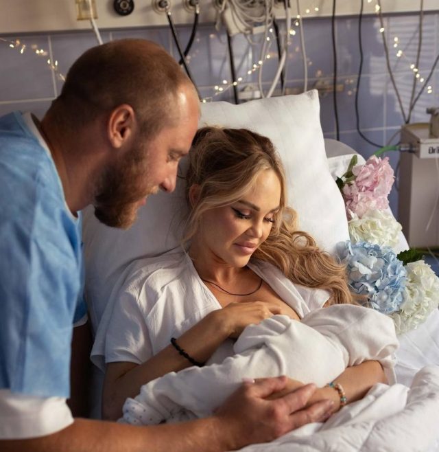6 звездных пар, которые стали родителями в 2024 году