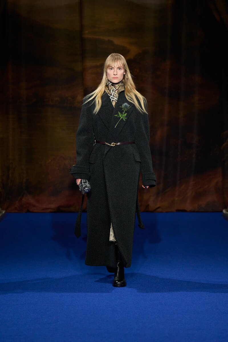 Новая коллекция Burberry осень-зима 2025-2026: возрождение британской легенды