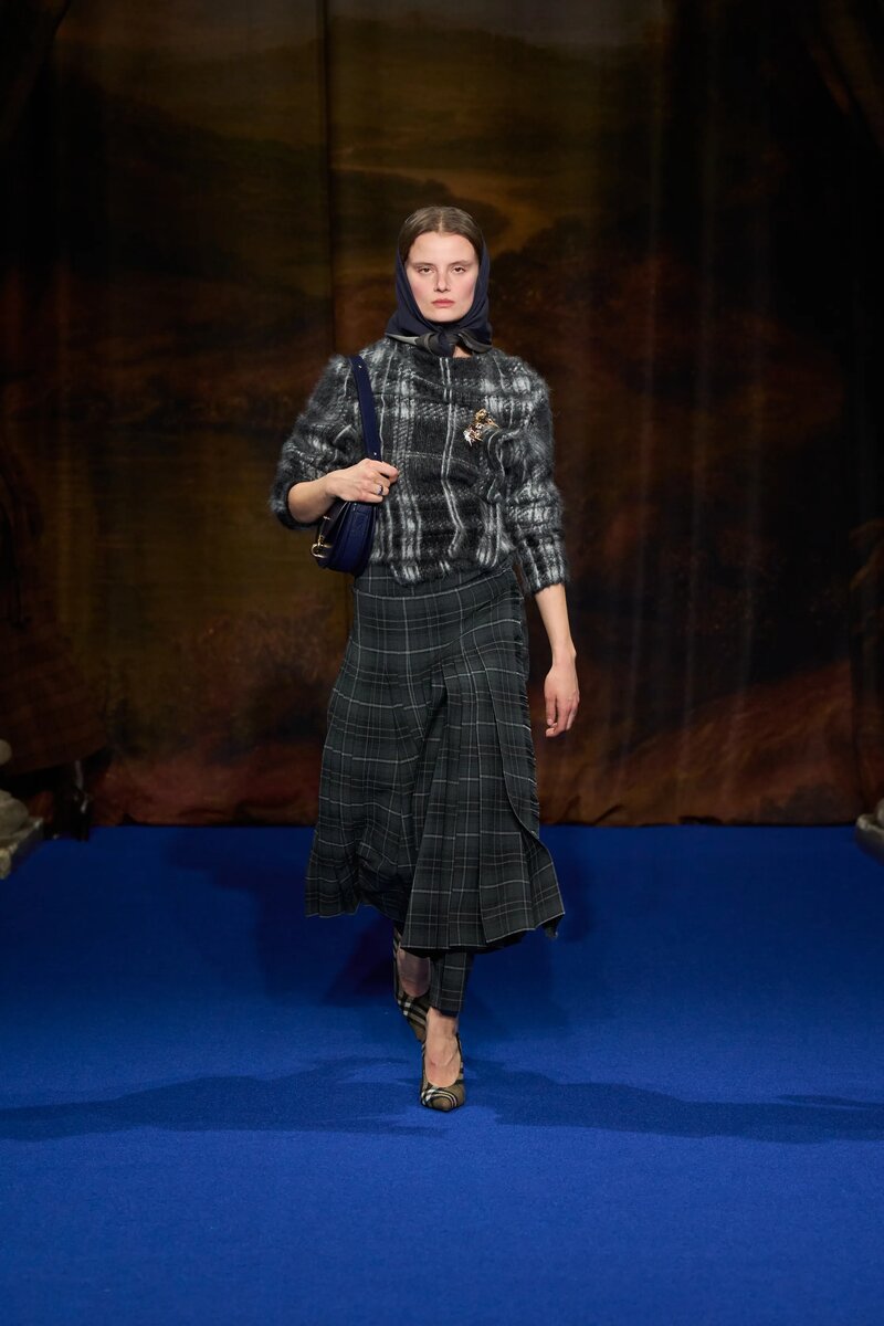Новая коллекция Burberry осень-зима 2025-2026: возрождение британской легенды