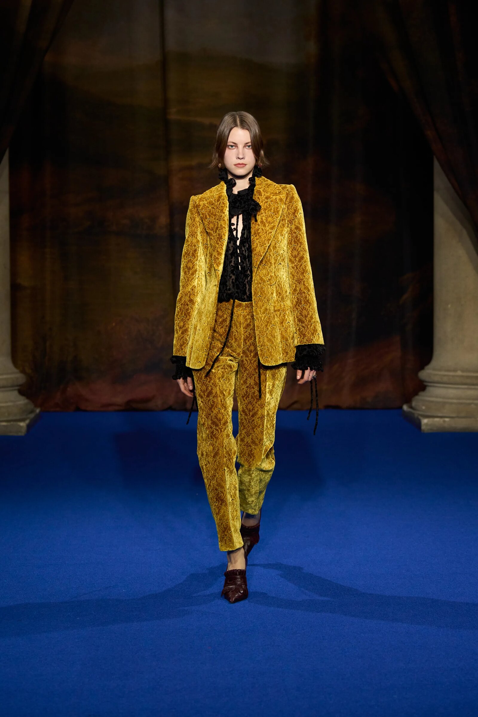 Новая коллекция Burberry осень-зима 2025-2026: возрождение британской легенды