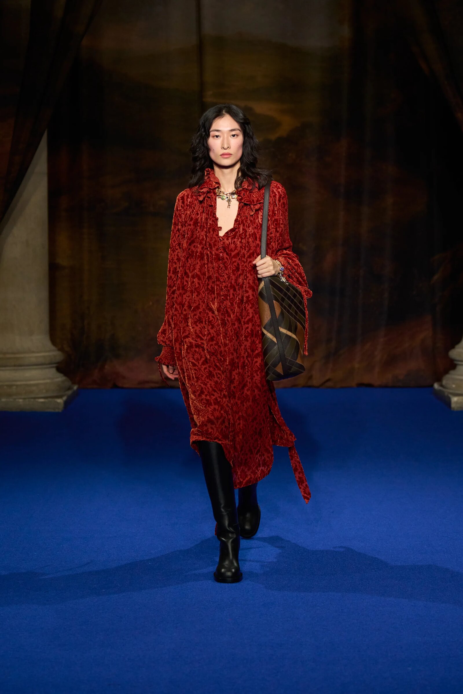 Новая коллекция Burberry осень-зима 2025-2026: возрождение британской легенды