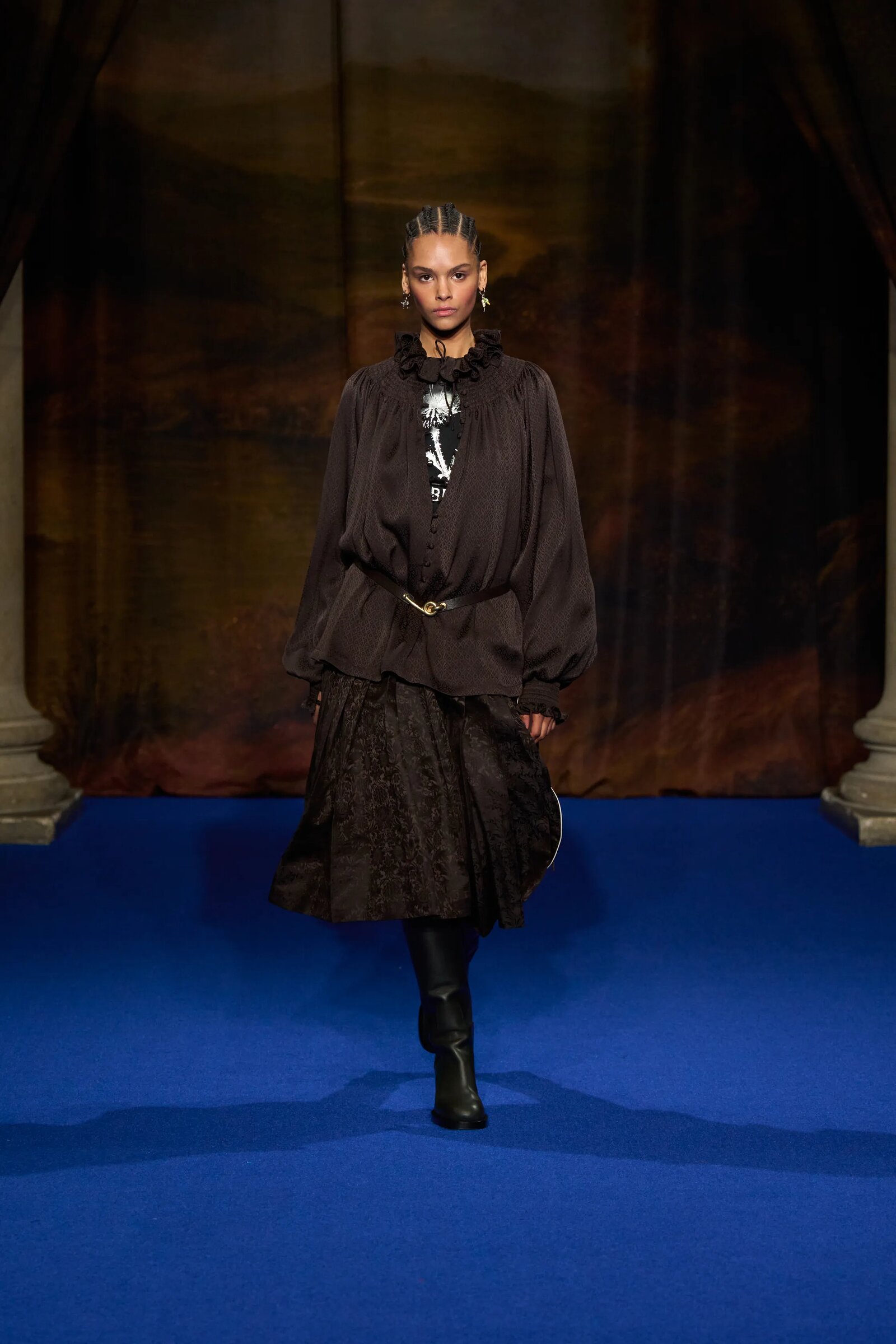 Новая коллекция Burberry осень-зима 2025-2026: возрождение британской легенды