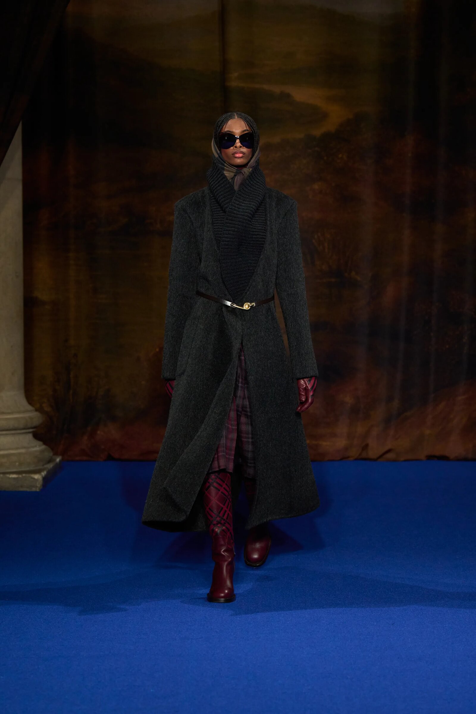 Новая коллекция Burberry осень-зима 2025-2026: возрождение британской легенды